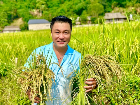Vẫn độc thân vui vẻ, Lý Hùng bị đồn đã lấy vợ - Ảnh 1. U60, Lý Hùng vẫn độc thân, vui tính khiến fan sốt ruột