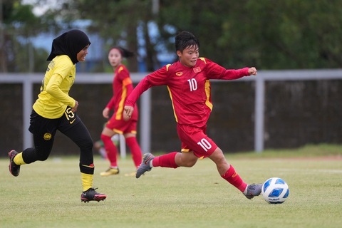 Tiền đạo Ngọc Minh Chuyên lập hattrick giúp tuyển U19 nữ Việt Nam thắng 6-0 trước U19 nữ Malaysia - Ảnh: VFF Tiền đạo Ngọc Minh Chuyên lập hattrick giúp tuyển U19 nữ Việt Nam thắng 6-0 trước U19 nữ Malaysia - Ảnh: VFF