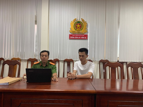 Vì sao Phan Công Khanh bị bắt khẩn cấp? - Ảnh 1. Phan Công Khanh tại cơ quan công an - Ảnh: Công an cung cấp