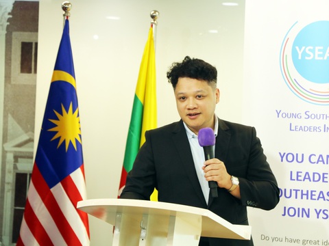 Học viên YSEALI từ 11 nước Đông Nam Á đến TP.HCM học làm ‘doanh nghiệp vì cộng đồng’ - Ảnh 2. Ông Hoàng Hà Thi - giám đốc Học viện YSEALI tại Đại học Fulbright Việt Nam - chia sẻ trong sự kiện - Ảnh: TRỌNG NHÂN