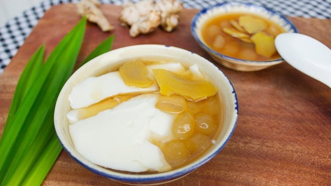 Mùa hè giải nhiệt với tào phớ, cần lưu ý gì khi ăn? - Ảnh 1. Tào phớ là món ăn giải nhiệt ngày hè được nhiều người yêu thích - Ảnh minh họa