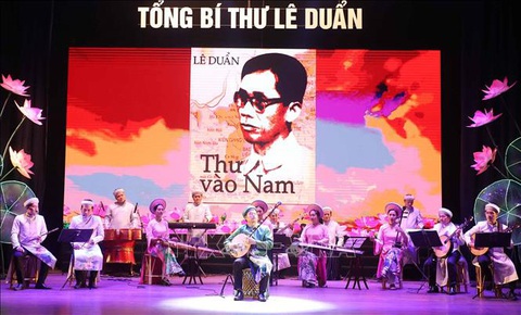 Một tiết mục trong Chương trình nghệ thuật đặc biệt tưởng nhớ Tổng Bí thư Lê Duẩn Một tiết mục trong Chương trình nghệ thuật đặc biệt tưởng nhớ Tổng Bí thư Lê Duẩn