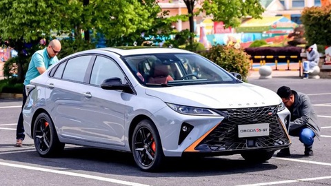 Xe Trung Quốc Omoda và Jaecoo về Việt Nam trong tháng 8, đủ hạng để đấu Civic, CR-V - Ảnh 9. Kích thước của Omoda S5 GT có phần lớn hơn S5, đạt 4.710 x 1.829 x 1.490 (mm), chiều dài cơ sở là 2.670mm - Ảnh: Chery