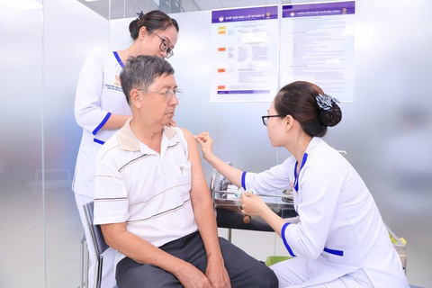 Nếu như ngày ấy - Ảnh 1. Ngày nay có nhiều loại vắc xin sử dụng tiêm ngừa cho người lớn, trẻ em - Ảnh minh họa