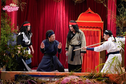 3 nhân vật thảo khấu Trường Giang, Dương Lâm, Negav với những màn tung hứng nhịp nhàng cũng đem lại nhiều tiếng cười cho khán giả 3 nhân vật thảo khấu Trường Giang, Dương Lâm, Negav với những màn tung hứng nhịp nhàng cũng đem lại nhiều tiếng cười cho khán giả