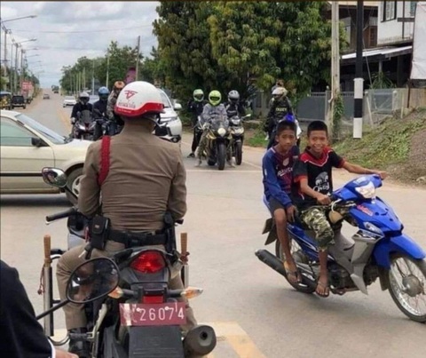 Ảnh vui 11-7: Công việc dành cho ai chưa có định hướng tương lai - Ảnh 5. Ánh mắt ta chạm nhau.
