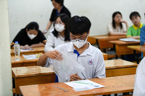 Thí sinh dự thi tuyển sinh lớp 10 ở Hà Nội năm 2023 - Ảnh: NAM TRẦN Thí sinh dự thi tuyển sinh lớp 10 ở Hà Nội năm 2023 - Ảnh: NAM TRẦN