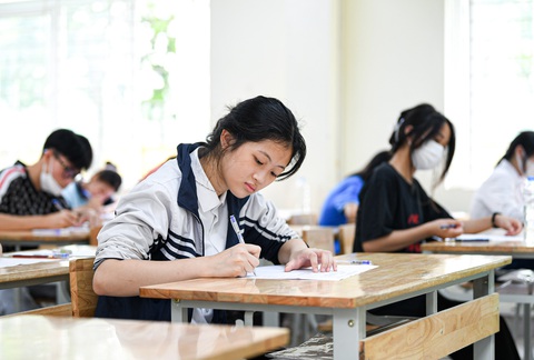 Nhiều địa phương giảm môn thi, thay đổi phương thức tuyển sinh lớp 10- Ảnh 1. Thí sinh tham dự kỳ thi vào lớp 10 ở Hà Nội ngày 10-6-2023 - Ảnh: NAM TRẦN
