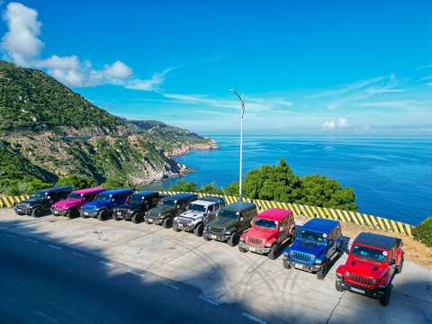 Dân chơi Jeep lăn lộn trên cung đường La Ngâu - Vĩnh Hy: Lên rừng xuống biển dễ như đi chợ - Ảnh 1. 10 chiếc Wrangler và Gladiator tham dự Jeep caravan lần 2 diễn ra vào cuối tuần vừa qua - Ảnh: Jeep Việt Nam