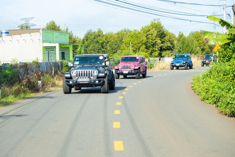 Dân chơi Jeep lăn lộn trên cung đường La Ngâu - Vĩnh Hy: Lên rừng xuống biển dễ như đi chợ - Ảnh 2. Jeep Việt Nam thường xuyên chọn địa hình khó trong các hành trình của mình - Ảnh: Jeep Việt Nam