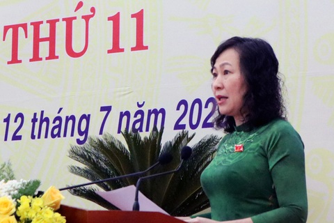 Bình Phước lọt “top 10” về thu hút vốn đầu tư FDI - Ảnh 1. Bà Huỳnh Thị Hằng, chủ tịch Hội đồng nhân dân tỉnh Bình Phước, phát biểu khai mạc kỳ họp - Ảnh: AN BÌNH
