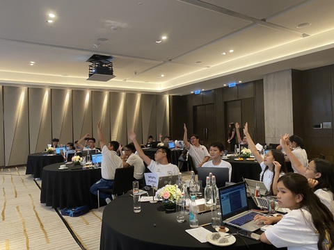Các lập trình viên nhí hào hứng đóng góp ý kiến trong suốt thời gian học. Ảnh: Đ.H Các lập trình viên nhí hào hứng đóng góp ý kiến trong suốt thời gian học - Ảnh: Đ.H.