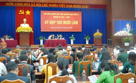 Tội phạm xâm hại tình dục ở Quảng Nam phức tạp, có vụ cha hiếp dâm con gái ruột 7 lần - Ảnh 1. Kỳ họp thứ 15 HĐND tỉnh Quảng Nam - Ảnh: LÊ TRUNG