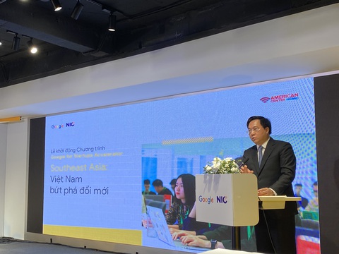 Google hỗ trợ các công ty khởi nghiệp công nghệ Việt Nam phát triển - Ảnh 1. Ông Trần Duy Đông, thứ trưởng Bộ Kế hoạch và Đầu tư, phát biểu tại lễ khởi động chương trình - Ảnh: B.NGỌC