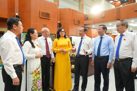 Cần cụ thể hóa các chính sách đặc thù - Ảnh 2. Các đại biểu tham dự kỳ họp thứ 10, HĐND khóa X - Ảnh: HỮU HẠNH