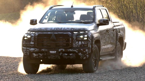 Lãnh đạo Mitsubishi: Triton dùng khung gầm 'hoàn toàn mới', động cơ mạnh hơn - Ảnh 2. Khung gầm mới hứa hẹn mang lại khả năng vận hành khác hẳn thế hệ cũ, tương ứng là trải nghiệm lái mới. Tuy nhiên, nhiều khách hàng sẽ kỳ vọng một nội thất xe hiện đại hơn - Ảnh: Mitsubishi