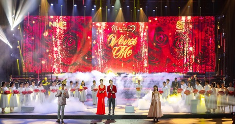 Mẹ là Tình Yêu 2023: Đêm nhạc đẹp về nghệ thuật và thắm đượm tình người - Ảnh 1. Mẹ là Tình Yêu 2023: Đêm nhạc đẹp về nghệ thuật và thắm đượm tình người - Ảnh 1.