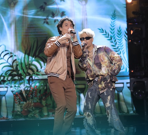 Thí sính Dubbie (trái) và Rhyder trong Rap Việt mùa 3 - Ảnh: HTV2 Thí sính Dubbie (trái) và Rhyder trong Rap Việt mùa 3 - Ảnh: HTV2