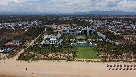 Nhà của người dân và dự án của doanh nghiệp ở khu vực ven biển qua xã Bình Minh, huyện Thăng Bình (Quảng Nam) đã nằm trong quy hoạch đất rừng phòng hộ - Ảnh: T.B.D.