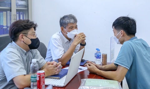 Người lao động đi làm việc ở Nhật Bản về nước trao đổi với doanh nghiệp FDI về mức lương, đãi ngộ trong buổi phỏng vấn - Ảnh: HÀ QUÂN Người lao động đi làm việc ở Nhật Bản về nước trao đổi với doanh nghiệp FDI về mức lương, đãi ngộ trong buổi phỏng vấn - Ảnh: HÀ QUÂN