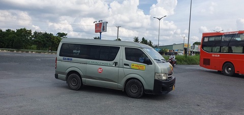 Cần Thơ: Xe trung chuyển khách phải lắp thiết bị giám sát hành trình - Ảnh 1. Xe trung chuyển khách tại Cần Thơ phải lắp thiết bị giám sát hành trình - Ảnh: LÊ DÂN