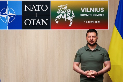 Tổng thống Ukraine Volodymyr Zelensky có mặt tại hội nghị thượng đỉnh NATO ngày 12-7 - Ảnh: REUTERS Tổng thống Ukraine Volodymyr Zelensky có mặt tại hội nghị thượng đỉnh NATO ngày 12-7 - Ảnh: REUTERS