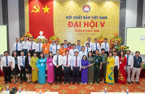 Ban chấp hành Hội Xuất bản Việt Nam khóa V ra mắt - Ảnh: BTC Ban chấp hành Hội Xuất bản Việt Nam khóa V ra mắt - Ảnh: BTC