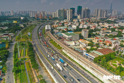 HĐND TP.HCM đã thông qua nghị quyết về đổi tên Xa lộ Hà Nội đoạn từ cầu Sài Gòn đến ngã tư Thủ Đức thành đường Võ Nguyên Giáp Với đa số đại biểu tán thành, HĐND TP.HCM đã thông qua nghị quyết về đổi tên Xa lộ Hà Nội đoạn từ cầu Sài Gòn đến ngã tư Thủ Đức thành đường Võ Nguyên Giáp