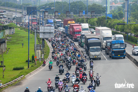 Xa lộ Hà Nội là tuyến giao thông chính của người dân TP. Thủ Đức vào trung tâm thành phố Đây là tuyến giao thông chính của người dân thành phố Thủ Đức vào trung tâm thành phố