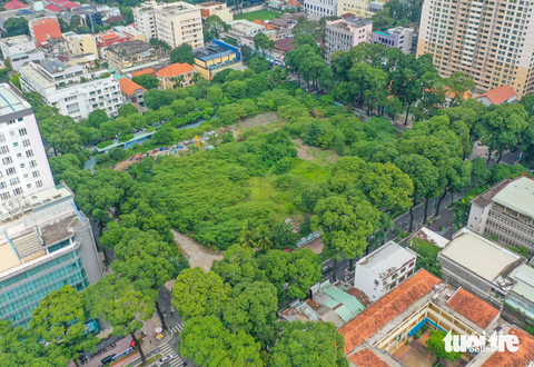 Cận cảnh nhà thi đấu Phan Đình Phùng “hoang hóa” - Ảnh 2. Theo thiết kế, dự án có quy mô hiện đại, tiêu chuẩn quốc tế, đáp ứng cho các giải thi đấu lớn gồm 7 tầng nổi và 3 tầng hầm, rộng 14.417,8m2, khán đài có sức chứa 4.000 chỗ, mặt sàn đấu có chu vi 40 x 60m… Tuy nhiên dự án chỉ nằm trên giấy, hiện nay bị bỏ hoang