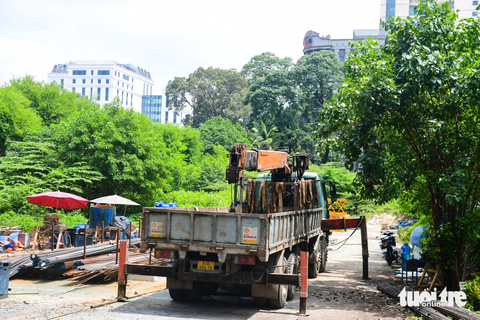 Cận cảnh nhà thi đấu Phan Đình Phùng “hoang hóa” - Ảnh 6. Đến năm 2016, tổng mức đầu tư nhà thi đấu Phan Đình Phùng nâng lên với gần 1.954 tỉ đồng, tăng gần gấp đôi so với ban đầu. TP cũng tính toán bù thêm cho nhà đầu tư các khu đất 3-3 bis Phan Văn Đạt (quận 1), khu đất 181 đường Điện Biên Phủ (quận Bình Thạnh) và khu đất số 72/2B đường Võ Văn Ngân (TP Thủ Đức)