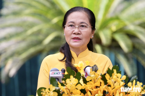 Chủ tịch HĐND TP.HCM: Tháo gỡ vướng mắc trong việc mua sắm của các bệnh viện - Ảnh 1. Chủ tịch HĐND TP.HCM Nguyễn Thị Lệ phát biểu bế mạc kỳ họp HĐND sáng 12-7 - Ảnh: HỮU HẠNH
