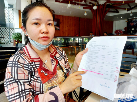 Dân bức xúc hơn 165 triệu đồng trong thẻ ngân hàng bị mất, nghi do bị đánh cắp - Ảnh 1. Sau khi bị mất 55,5 triệu đồng trong tài khoản không rõ lý do, bà Phương yêu cầu Ngân hàng ACB chi nhánh huyện An Biên giữ số tiền còn lại hơn 110 triệu đồng nhưng được trả lời số tiền này đang bị treo. Sau đó, số tiền trên cũng bị mất - Ảnh: CHÍ CÔNG