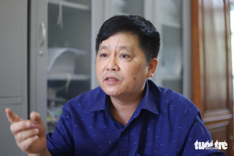 Kế toán trúng 23 lô đất đấu giá: 'Tôi đứng tên mua giúp con' - Ảnh 1. Ông Nguyễn Văn Trọng trao đổi xung quanh những lùm xùm vụ đấu giá 23 lô đất - Ảnh: DOÃN HÒA