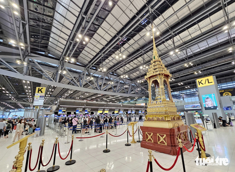 Cận cảnh sân bay vệ tinh lớn nhất Thái Lan sắp vận hành - Ảnh 12. Hiện sân bay Suvarnabhumi đã quá tải, do đó Thái Lan xây dựng nhà ga vệ tinh kết nối với nhà ga chính. Trong tương lai, Thái Lan tiếp tục mở rộng sân bay quốc tế này - Ảnh: NGỌC HIỂN