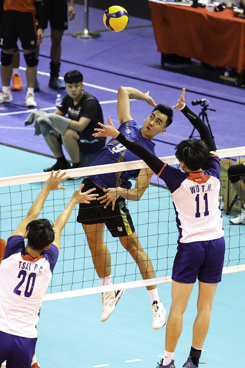 Hạ Đài Bắc Trung Hoa, bóng chuyền nam Việt Nam lập kì tích vào bán kết AVC Challenge Cup - Ảnh 3. Chủ công Từ Thanh Thuận thi đấu xuất sắc, đưa tuyển Việt Nam vào bán kết AVC Challenge Cup 2023 - Ảnh: AVC
