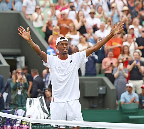 Giấc mơ mang tên Christopher Eubanks - Ảnh 1. Hiện Christopher Eubanks là tay vợt nam gây bất ngờ nhất ở Wimbledon 2023 - Ảnh: Reuters