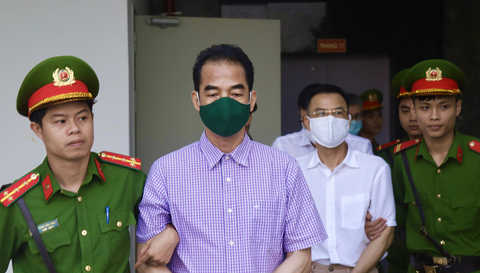 Vụ chuyến bay giải cứu: 'Ông Tô Anh Dũng nói không được đưa tiền nữa, nhưng đưa vẫn nhận' - Ảnh 1. Cựu thứ trưởng Bộ Ngoại giao Tô Anh Dũng - Ảnh: DANH TRỌNG