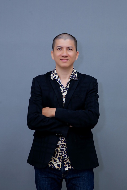 'Cỗ máy tạo hit' Hoài An ngậm ngùi: 'Khán giả giờ thích trai hư hơn' - Ảnh 2. Nhạc sĩ Hoài An thừa nhận gu âm nhạc của giới trẻ thay đổi rất nhanh, giờ thích hình tượng trai hư, quậy, ngầu hơn là tình yêu trong sáng, nhẹ nhàng trước đó