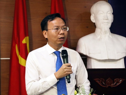 Đại học Quốc gia TP.HCM sẽ đào tạo và nghiên cứu thiết kế vi mạch - Ảnh 1. PGS.TS Mai Thanh Phong chia sẻ về lĩnh vực thiết kế vi mạch tại Việt Nam và trên thế giới