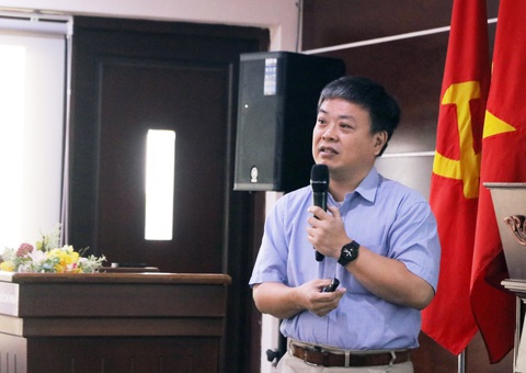 Đại học Quốc gia TP.HCM sẽ đào tạo và nghiên cứu thiết kế vi mạch - Ảnh 3. GS Hsi-Pin Ma - giám đốc Trung tâm công nghệ thiết kế vi mạch, Đại học Quốc gia Thanh Hoa (Đài Loan) - chia sẻ tại sự kiện