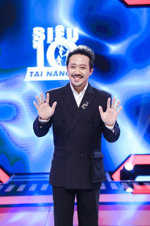 Trấn Thành trở lại 'Siêu tài năng nhí' để làm một điều đặc biệt - Ảnh 1. Trấn Thành làm giám khảo khách mời tại bán kết Siêu tài năng nhí mùa 4