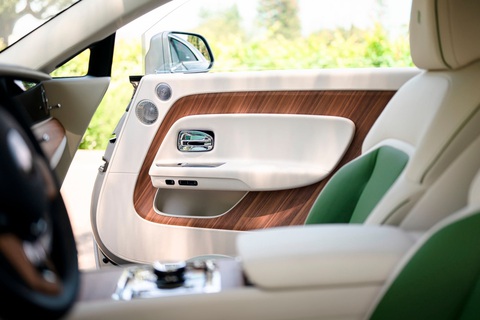 Nội thất xe mà không có da bọc là quá 'nông dân' với Rolls-Royce - Ảnh 2. Quan điểm của Rolls-Royce là chưa chất liệu nào mang lại được cảm giác như da trong nội thất xe - Ảnh: CarBuzz