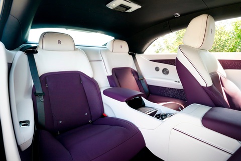 Nội thất xe mà không có da bọc là quá 'nông dân' với Rolls-Royce - Ảnh 1. Rolls-Royce chỉ ưu tiên dùng da làm chất liệu chủ đạo bên trong nội thất, chứ không dùng các chất liệu tái chế theo xu hướng "thân thiện môi trường" mà các thương hiệu khác như Volvo đang theo đuổi - Ảnh: CarBuzz