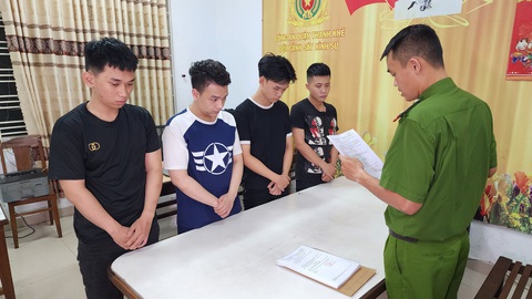 Bắt nhóm thanh niên truy đuổi, nổ súng bắn hai người vì nghi là đối thủ - Ảnh 1. Nhóm thanh niên liên quan vụ dùng súng bắn hai người - Ảnh: H.B.