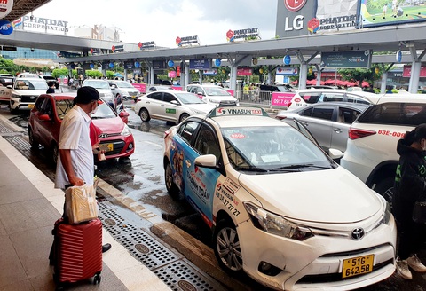 Taxi truyền thống cạnh tranh khốc liệt, nhiều hãng xe sắp nhảy vào thị trường - Ảnh: CÔNG TRUNG Taxi truyền thống cạnh tranh khốc liệt, nhiều hãng xe sắp nhảy vào thị trường - Ảnh: CÔNG TRUNG