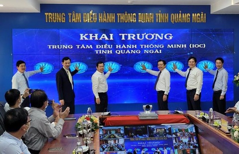 Chuyển đổi số Quảng Ngãi đảo chiều ấn tượng - Ảnh 1. Chuyển đổi số Quảng Ngãi đảo chiều ấn tượng nhờ sự quyết liệt trong chỉ đạo các cấp và tuyên truyền đến người dân - Ảnh: T.T.