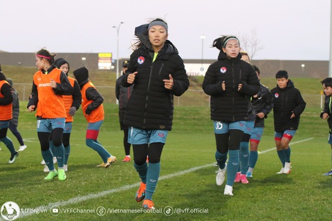 Tuyển nữ Việt Nam sẵn sàng cho trận gặp Tây Ban Nha trước World Cup nữ 2023 - Ảnh 1. Huỳnh Như cùng các đồng đội trên sân tập chiều 13-7, chuẩn bị cho World Cup nữ 2023 - Ảnh: VFF