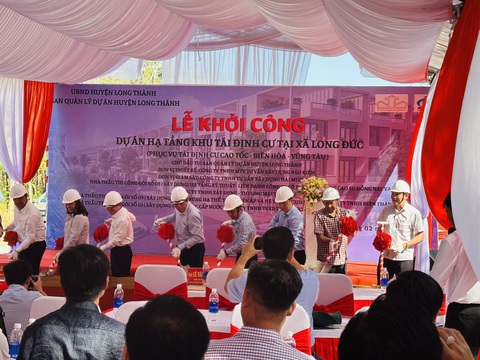 Đồng Nai: Thi công dự án trọng điểm quốc gia, làm khu tái định cư đều chậm - Ảnh 3. Khu tái định cư Long Đức, huyện Long Thành phục vụ cho dự án cao tốc Biên Hòa - Vũng Tàu đã khởi công 5 tháng qua vẫn chưa xong. Trong khi đó, hai khu tái định cư ở TP Biên Hòa phục vụ cho dự án này vẫn đang chờ duyệt chính sách - Ảnh: H.M.