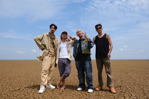 Đạo diễn MV triệu view – Thoc: Vẫn chưa sinh lời từ những gì mình đã làm - Ảnh 3. Thoc x Den x Lil Wuyn trong quaa trình thực hiện MV Mở mắt